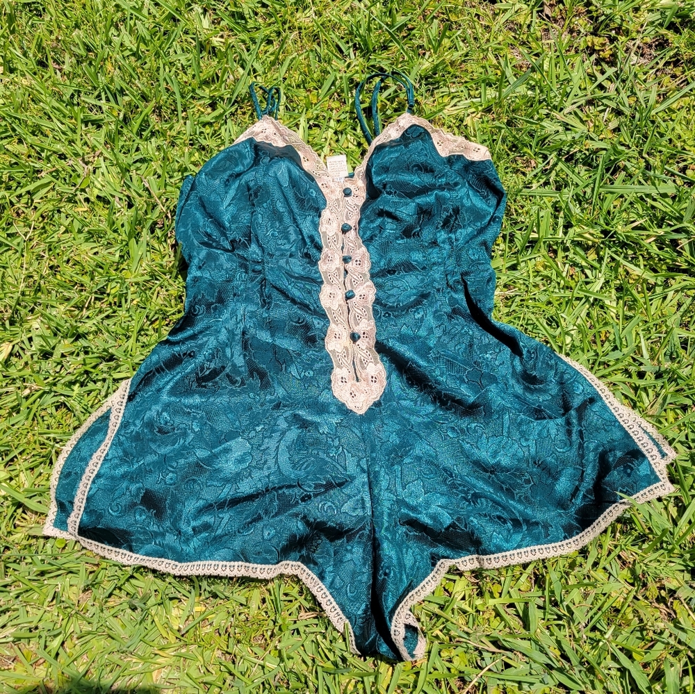 VICTORIA SECRET GOLD LABEL LINGERIE ROMPER